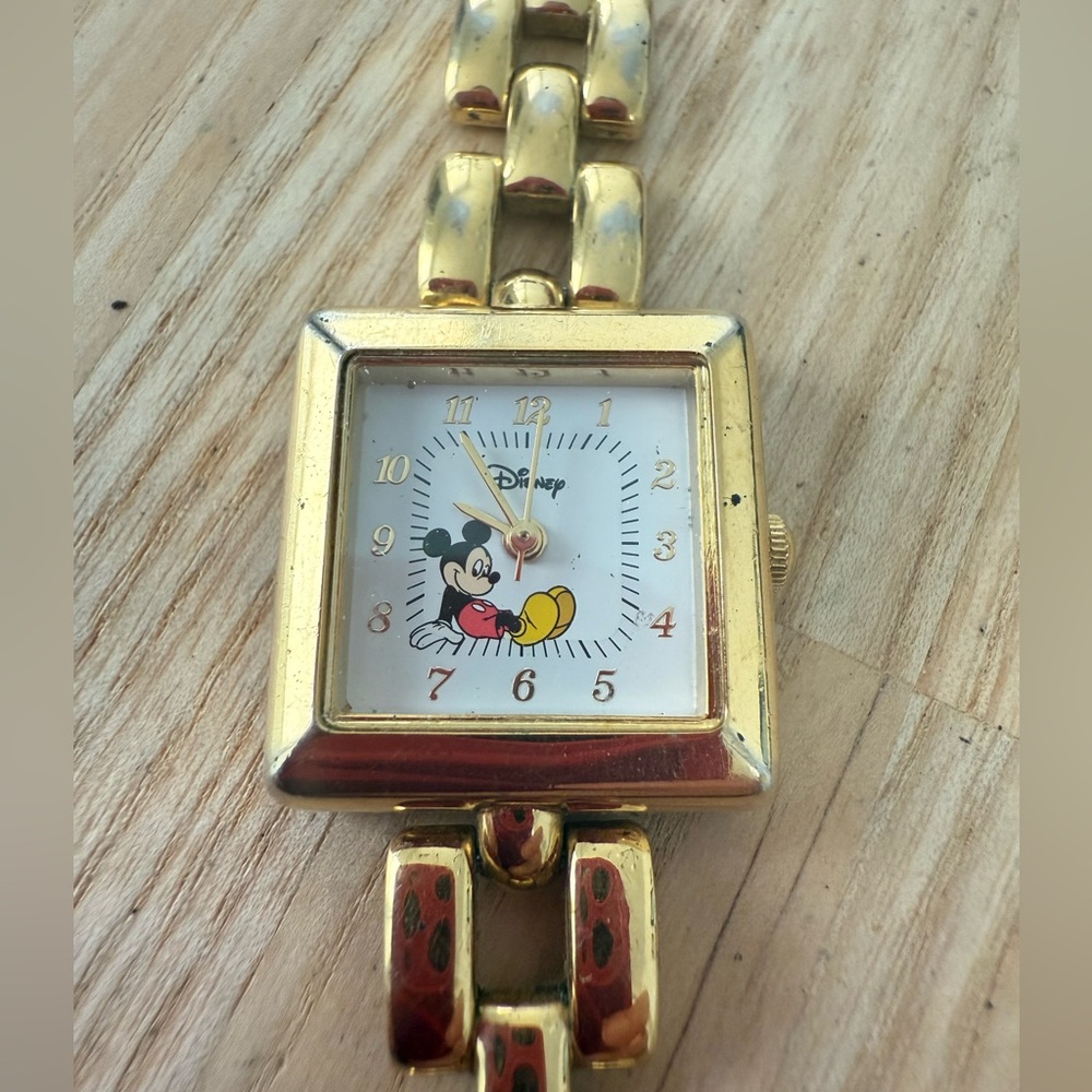 Vintage SII Seiko Disney ladies square gold tone Mickey Mouse watch NEW BATTERY